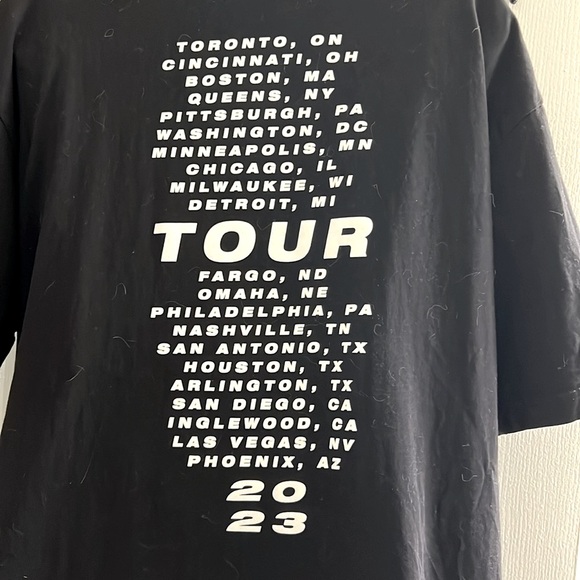 LIKE NEW! 🎹🎵🎤 2023 PINK CONCERT TSHIRT -ONLY WORN ONCE! Unisex XL Chest: 24” - Picture 4 of 5